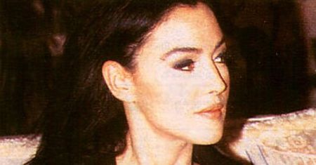 Bellucci też zapomina o bieliźnie