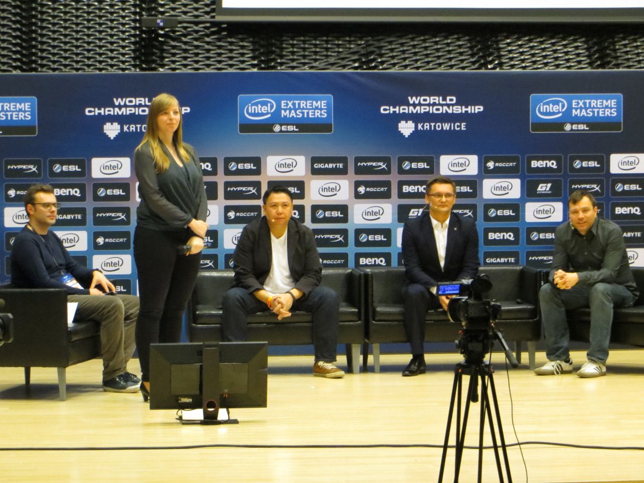 Juliusz Kornaszewski i George Woo (Intel), prezydent Marcin Krupa, Ralf Reichert (ESL)