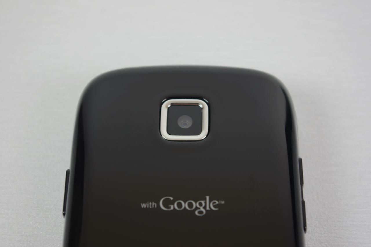 Tył Samsunga Galaxy 551 with Google, czyli z Androidem 2.2, przetestowanego przez dobreprogramy w kwietniu 2011 r.
