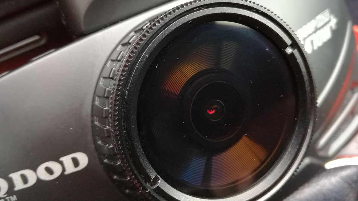 Test kamerki samochodowej DOD LS470W+ – czy za jakość trzeba tyle zapłacić? 1