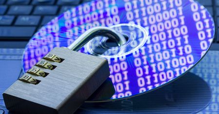 Kochasz grać w stare gry na CD? Zastanów się przed instalacją Windowsa 10