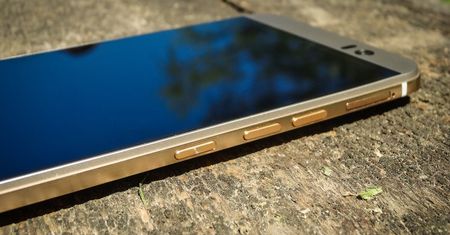Nowy smartfon HTC przypomina iPhone’a 6