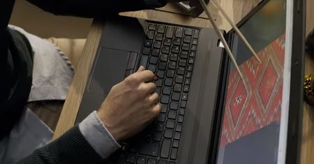 Ekran dotykowy w każdym laptopie? Wystarczy Neonode AirBar