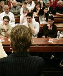 Ile zarabia profesor?