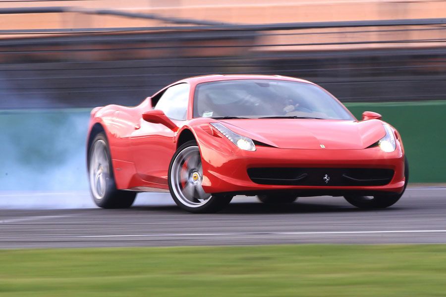 Ferrari 458 Italia (źródło: Auto Motor und Sport)