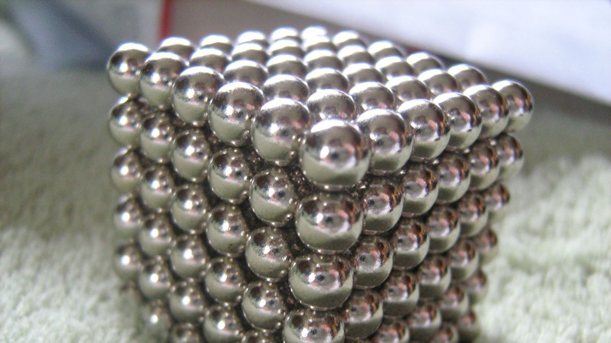Magnetyczne kulki zagrażają życiu. Niebezpieczna moda z TikToka 1