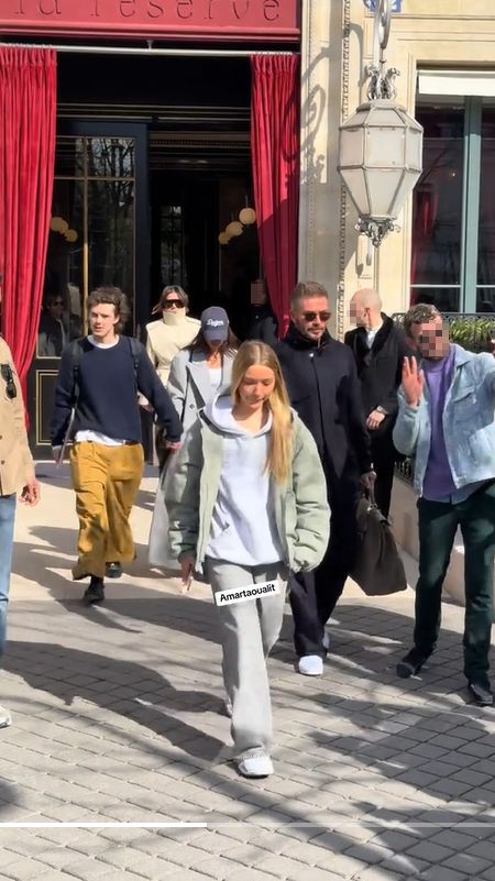 Beckhamowie opuszczają hotel w Paryżu
