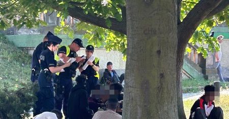 Zdjęcie ze Szczecina. Policja zajęła się grupą cudzoziemców