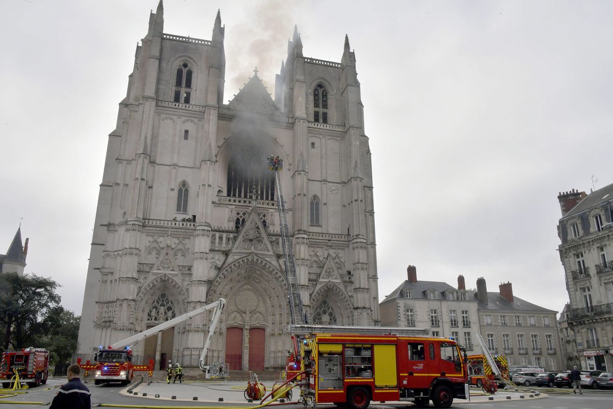 Francja. Pożar w katedrze św. Piotra i Pawła w Nantes. Śledczy przesłuchali mężczyznę