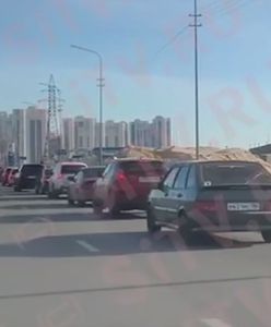 Gigantyczna kolejka po paliwo w Rosji. Jest nagranie