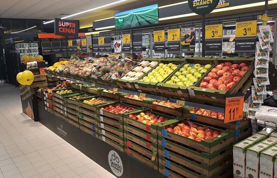 Biedronka przegrała w sądzie ws. 60 mln zł kary. Błędnie oznaczała, skąd są owoce i warzywa