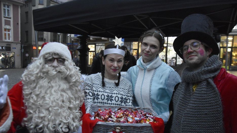 W wałbrzyskim Rynku choinka rozbłysła tysiącami światełek