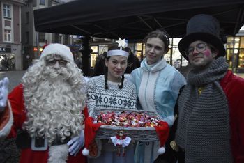Wałbrzych: Choinka na Rynku rozbłysła tysiącami światełek