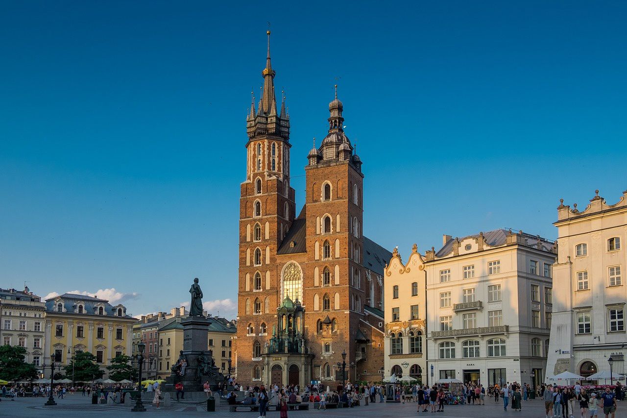 Kraków stał się centrum wojskowego dowodzenia. Na Rynku Głównym odbędzie się wielkie święto z nadaniem sztandaru 2 Korpusowi Polskiemu