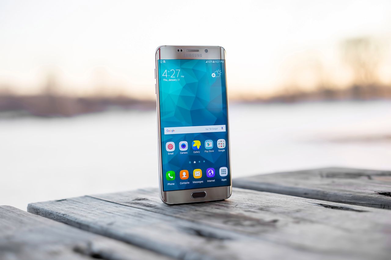W nowych reklamach Galaxy S9 Samsung wyśmiewa iPhone'a X