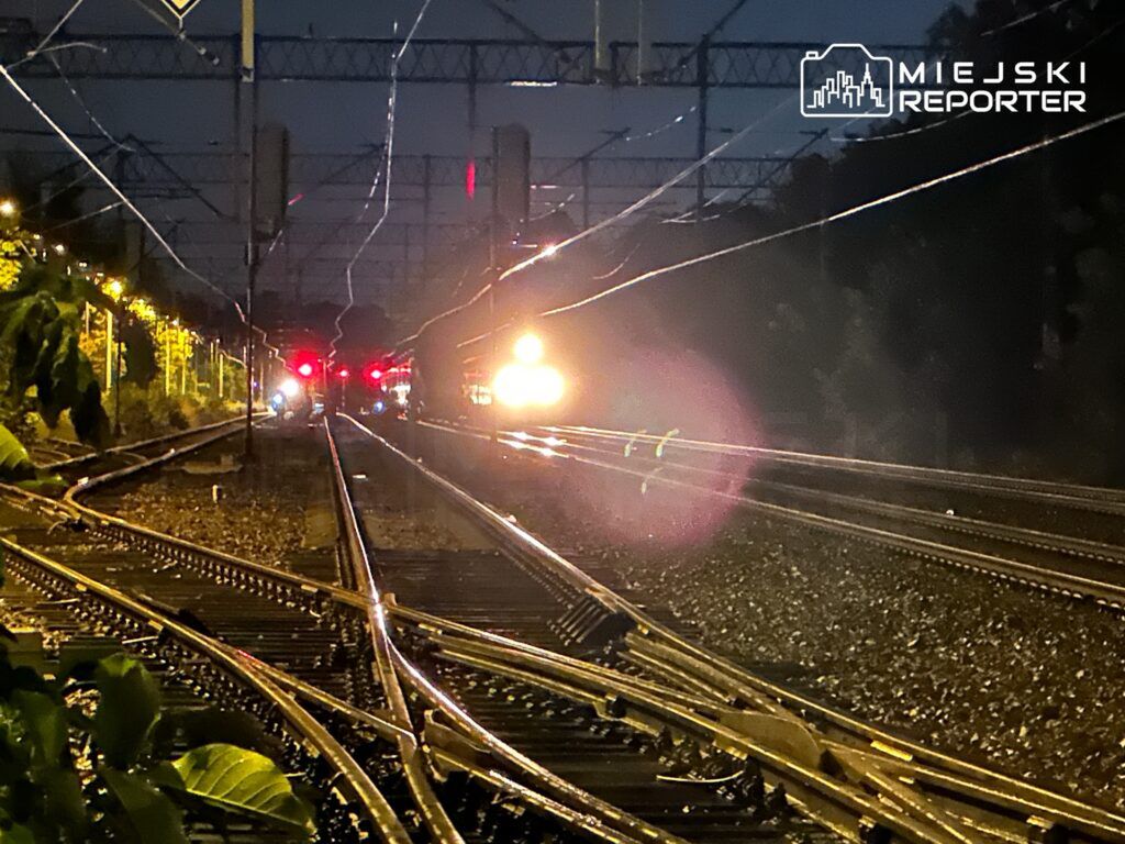 Warszawa: Awaryjne zamknięcie jednego z torów. Utrudnienia w kursowaniu pociągów