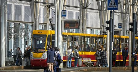 Kupiła bilet, dostała mandat. "Odepchnęła rękę i zasłoniła kod"