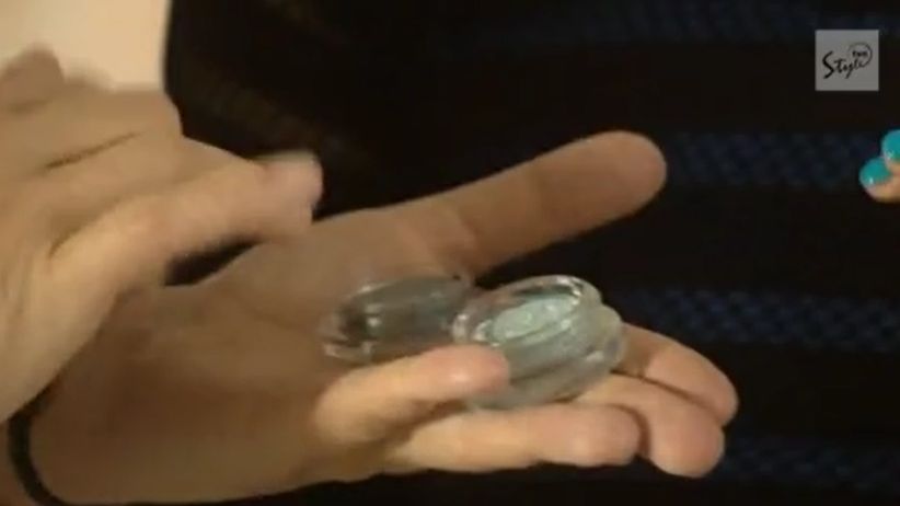 Makijaż można wykonać również za pomocą dłoni 