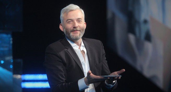 Hubert Urbański znów poprowadzi grę „Trafiona 10-tka” w RMF FM. Do wygrania codziennie 500 tys. złotych