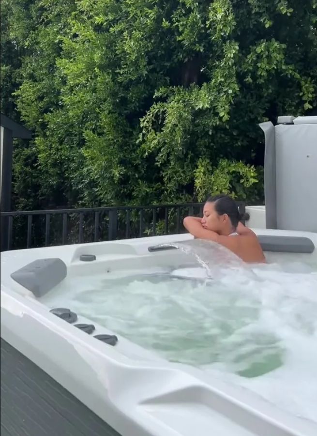 Jacuzzi to główna atrakcja dnia Aliyah