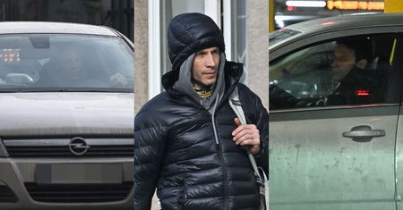 Tomasz Wolny wozi się po mieście zdezelowanym oplem, wartym dziś kilka tysięcy złotych