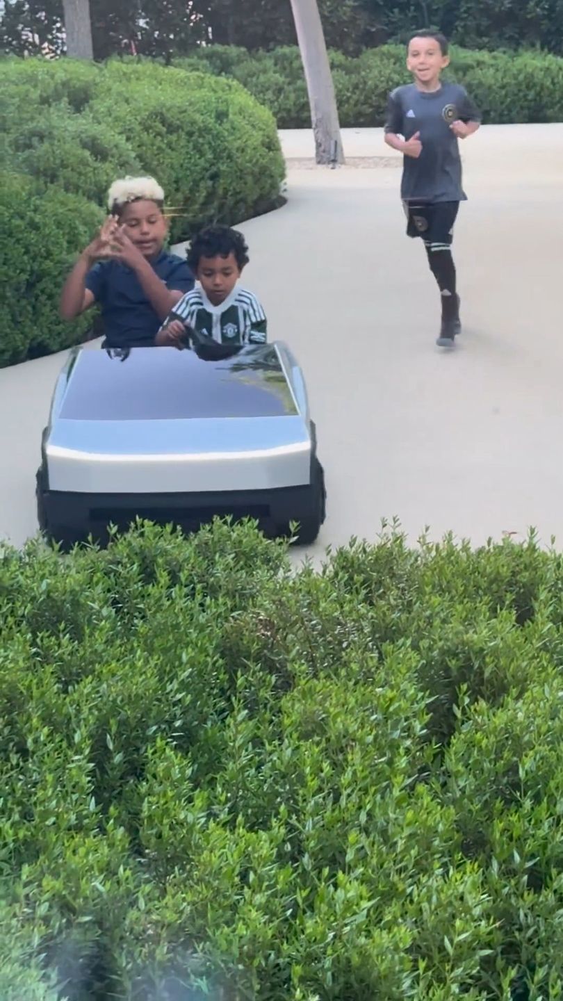 Prezent urodzinowy Psalma, syna Kim Kardashian