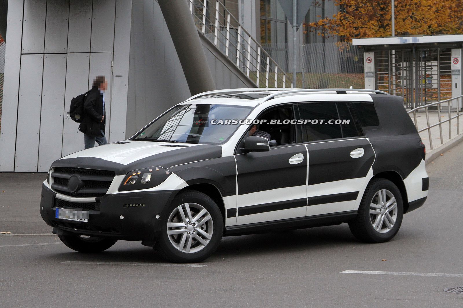2013-Mercedes-Benz-GL-Class