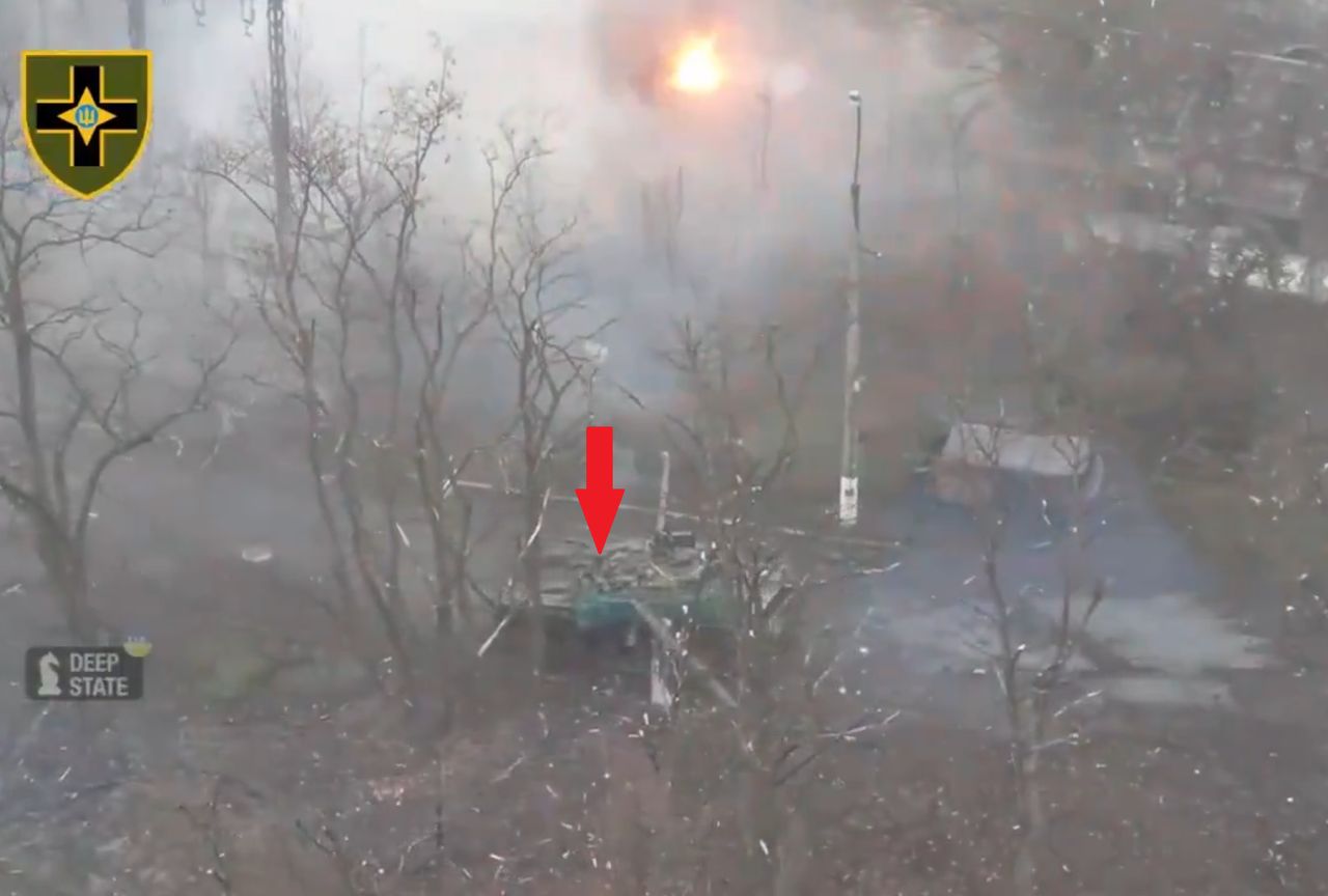 Ukrainian T-64BW tank rescuing soldiers near Toretsk.