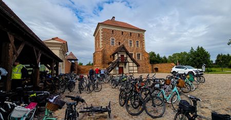 Ponad 100 rowerzystów na trasie "Razem na Kołach 2026"