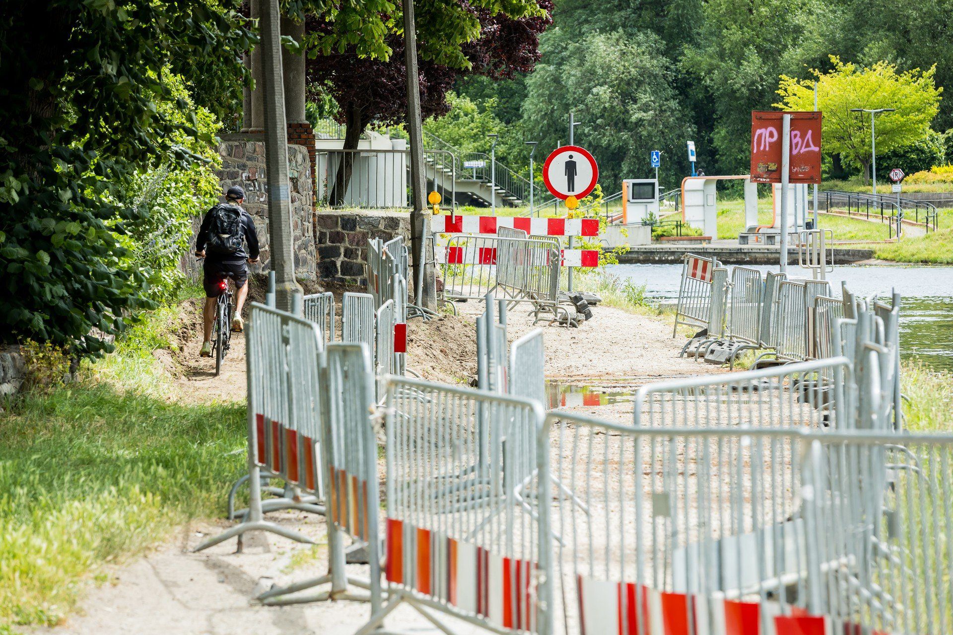 Ruszyła długo wyczekiwana inwestycja, dzięki której bulwar na odcinku od ulicy Krakowskiej ulicy Żabiej zostanie odnowiony. Wykonawcą zadania jest firma Strabag, a wartość prac oszacowano na 35,8 mln złotych.