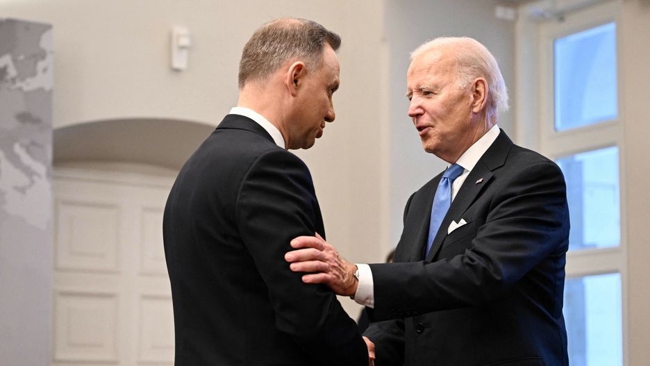 Nadzwyczajny Szczyt Dziewi?tki Bukareszta?skiej NATO
US President Joe Biden (R) is welcomed by Polish President Andrzej Duda at the Presidential Palace in Warsaw on February 22, 2023 for a Bucharest Nine (B9) meeting. (Photo by Mandel NGAN / AFP)
MANDEL NGAN
