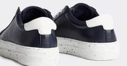 Tommy Hilfiger sprzedaje buty wykonane z… jabłek. To alternatywa dla skóry