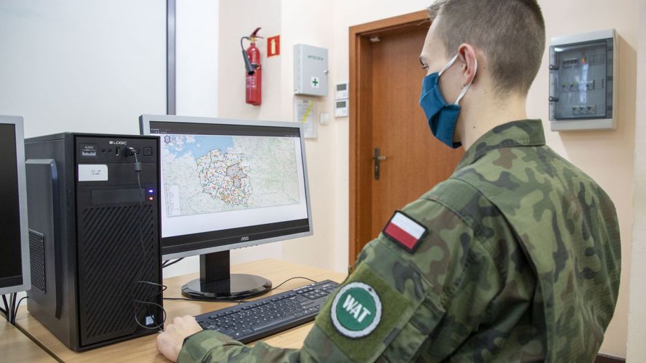 Podchorążowie WAT wspierają WOT w walce z pandemią