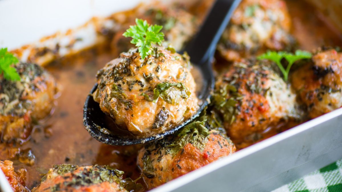 Pieczone pulpety z indyka w sosie własnym