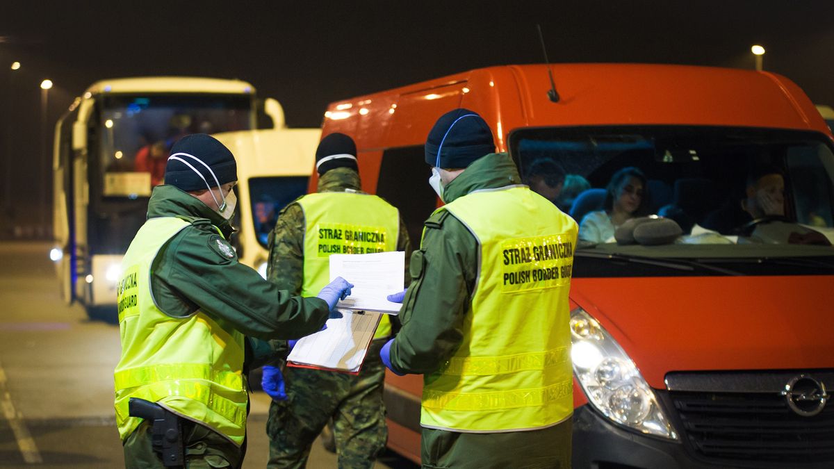 Granica polsko-czeska w Gorzyczkach. Od piątku Czesi będą mogli ją przekraczać.