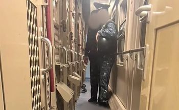 Więzień wyrwał strażnikowi broń. Akcja w pociągu w Rosji
