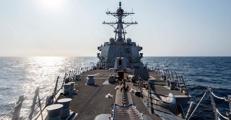 Amerykański niszczyciel USS McCampbell w Cieśninie Tajwańskiej