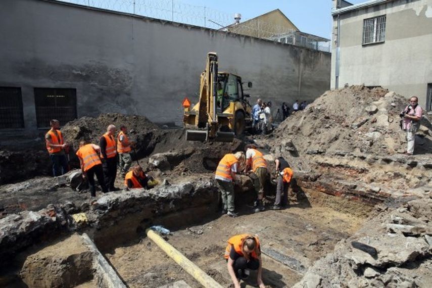 Areszt Śledczy przy Rakowieckiej. Znaleziono pierwsze ludzkie szczątki