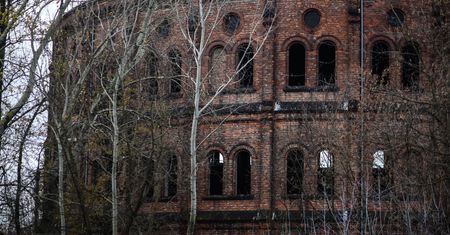 Warszawa. Ogrodzenie Gazowni Warszawskiej wpisane do rejestru zabytków