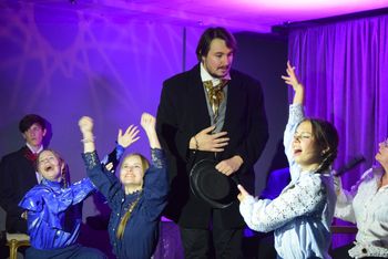 Ostrów Mazowiecka: "Ożenek" ponownie na deskach Sceny Underground. Spektakl odbędzie się 11.08.2025