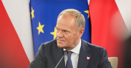 Posłowie koalicji widują premiera w Sejmie i tyle. "Tusk albo jest pewny siebie, albo odpuścił"