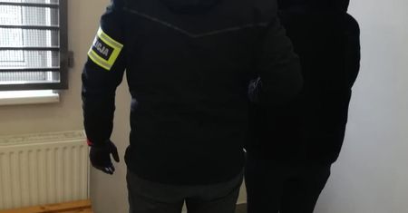 Dąbrowa Górnicza. Narkotyki na telewizorze, myślała, że nikt ich nie zauważy