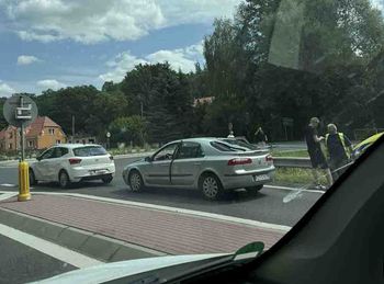Świdnica: Chwila nieuwagi. Zderzenie renault i seata pod Zielona Górą