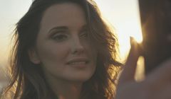 Cajmel, Little Town Shoes i Red Lipstick Monster dodają dziewczynom pewności siebie w kampanii Maybelline New York (wideo)