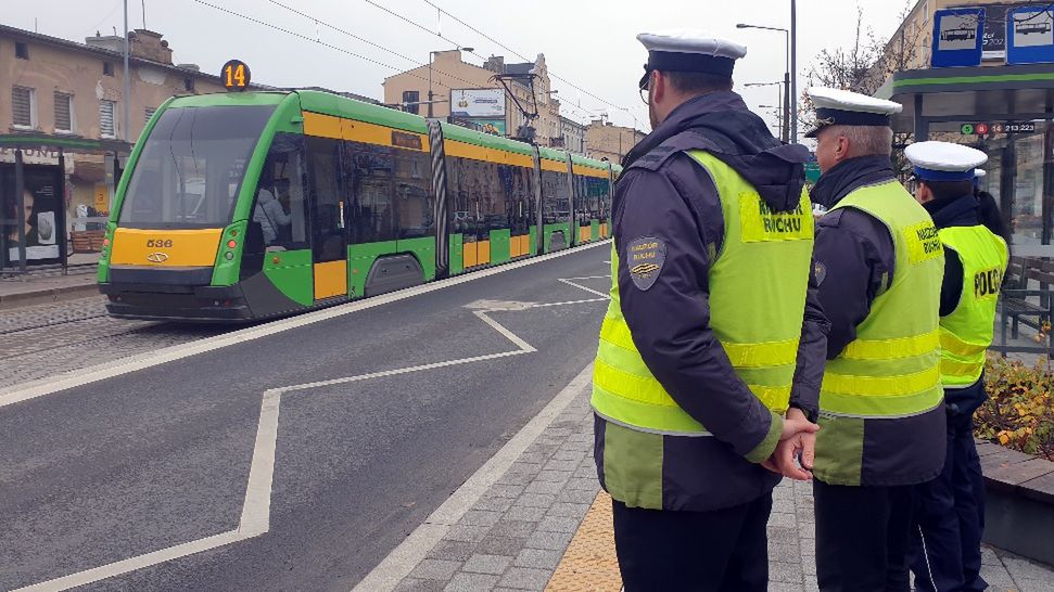 Podwyższona jezdnia ułatwia wsiadanie do tramwaju