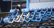 Chorzów: Rozbiórka stadionu ruszyła. Na Trybunie Głównej usuwane są krzesełka, które idą na sprzedaż