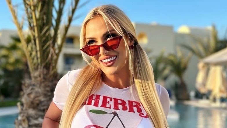 Eliza Trybała pozuje w kusym bikini