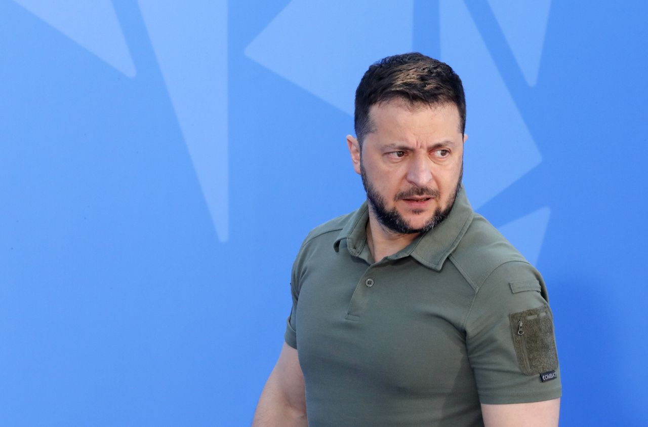 "Złośliwie uchwycony moment". Poruszenie w sieci po zdjęciu Zełenskiego