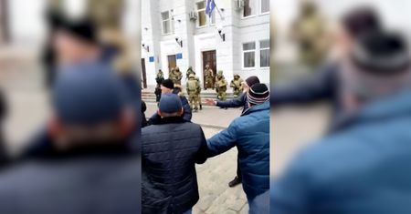 Ukraińcy stawiają opór rosyjskim żołnierzom. Nagranie z Berdiańska