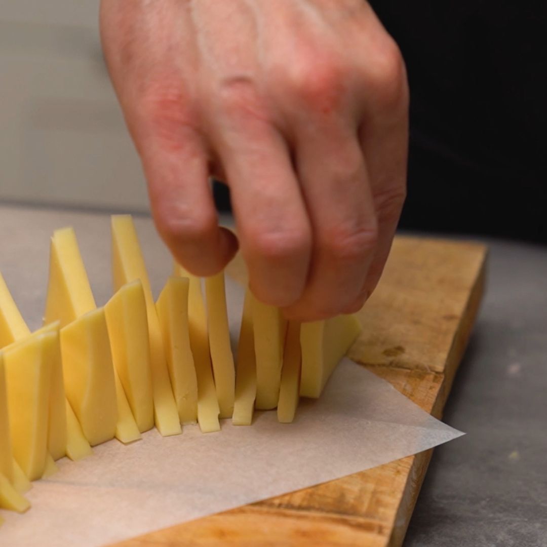 Układanie sera trochę przypomina grę domino